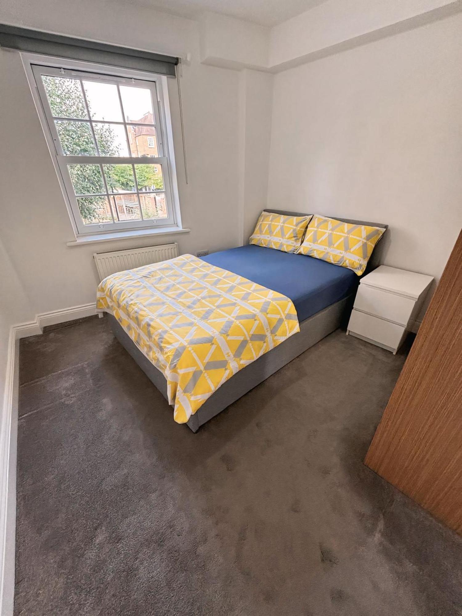 Double Bedroom In Clapham Лондон Экстерьер фото