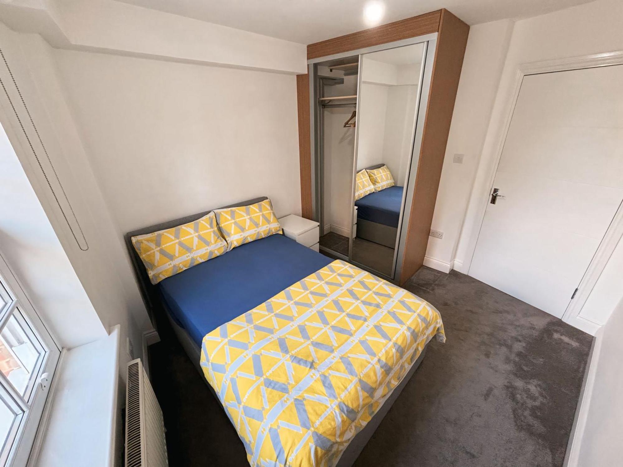 Double Bedroom In Clapham Лондон Экстерьер фото